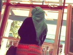 hijab wife big ass walking in street