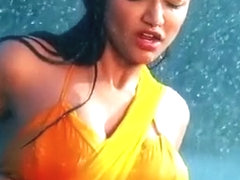 Amazing Bollywood video with a gorgeous Indian star