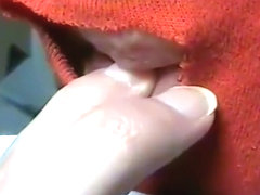 Female hand fetish fingers sucking licking nails biting fille suce lèche