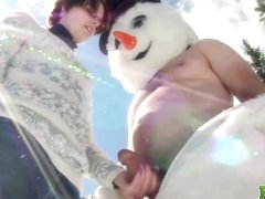 Publichandjobs Brandi De Lafey Strokes Frosty The Snowman While Stranded In The Mountains